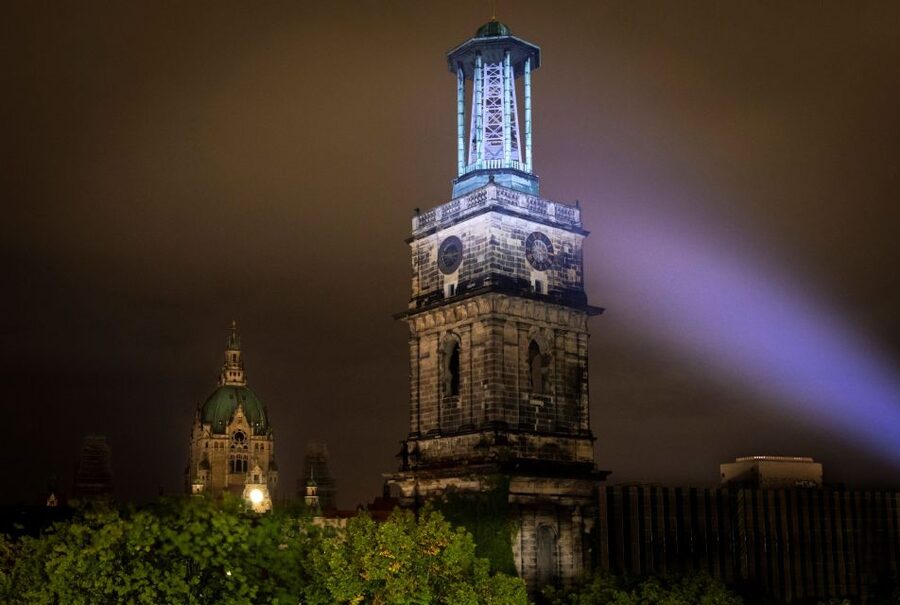Hanover: Flashlight Guided Walking Tour at Night - Leibnizhaus, Beginenturm, and the smaller stops