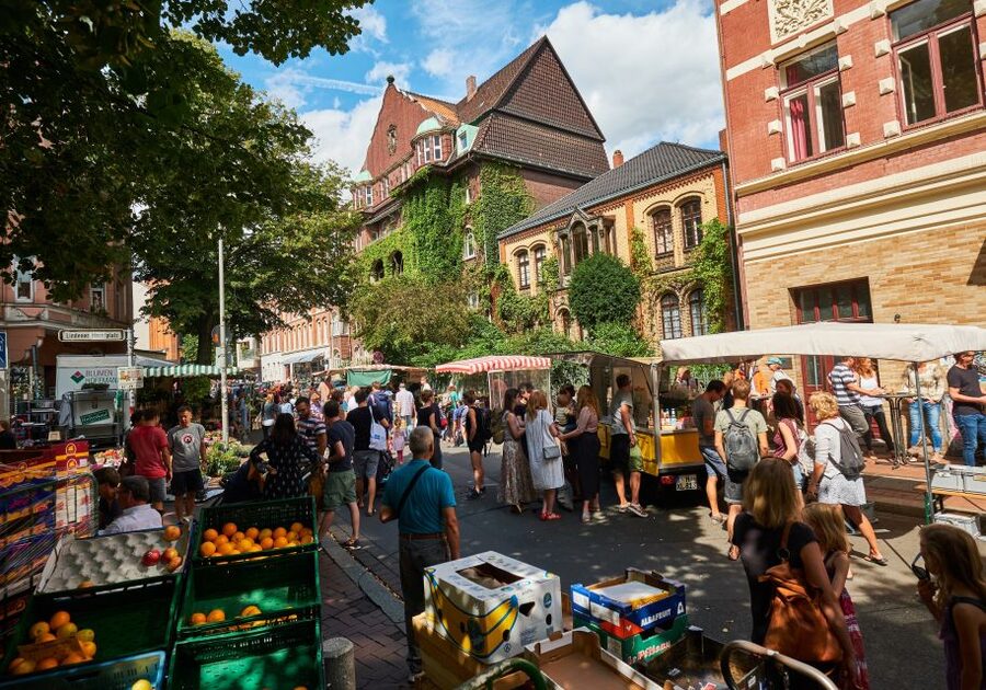 Hanover: Guided Walking Tour of the Linden-Limmer District - Faust: a factory turned cultural center