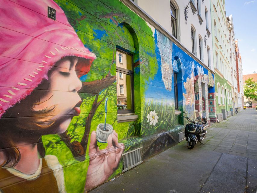 Hanover: Guided Walking Tour of the Linden-Limmer District - Nedderfeldstraße, graffiti, pubs, and Apollo cinema
