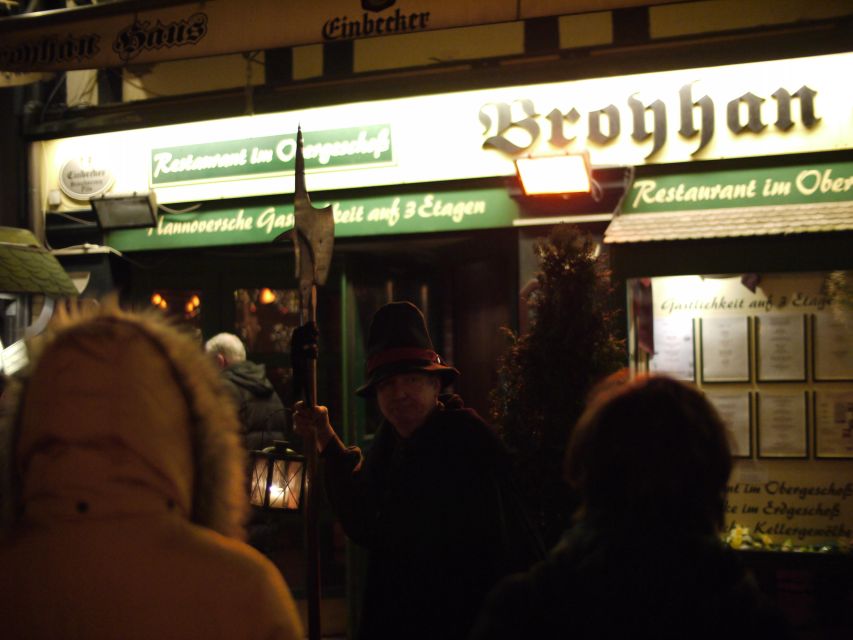 Hanover: Night tour with night watchman Melchior - Beer and the Hanover Court