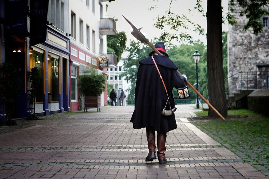 Hanover: Night tour with night watchman Melchior - Who Will Enjoy This Evening Walk?