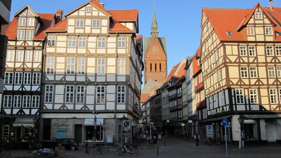 Hanover: Old Town Historical Walking Tour by Geo Epoche - Key points to know before you book