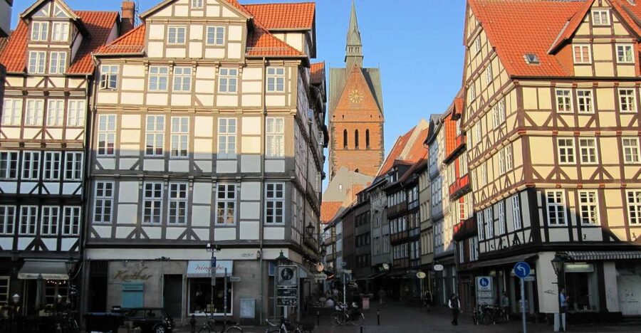 Hanover: Old Town Historical Walking Tour by Geo Epoche - Starting at the Beginenturm in Hanover’s Old Town