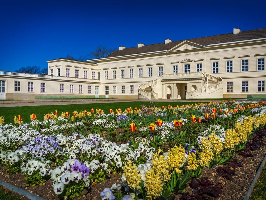 Hanover: Royal Gardens of Herrenhausen Guided Tour - Niki de Saint Phalle’s colorful grotto