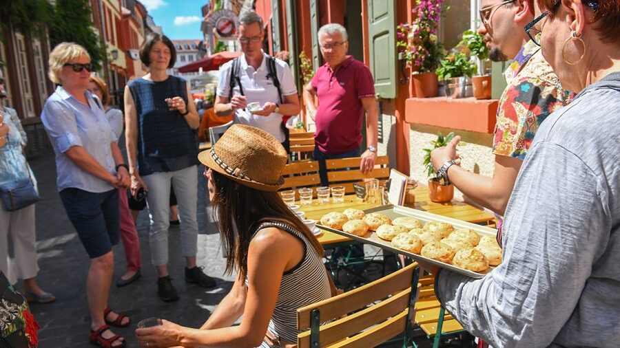 Heidelberg: Culinary city tour with delicious samples - The Town Hall, Old Bridge, and Kornmarkt