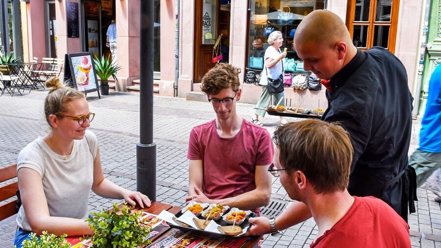 Heidelberg: Culinary city tour with delicious samples - Chocolates, cafés, and dessert