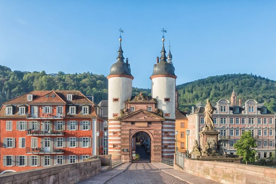 Heidelberg: Entertaining Guided Tour to Old Town Highlights - Walking through streets shaped by the 1693 fire