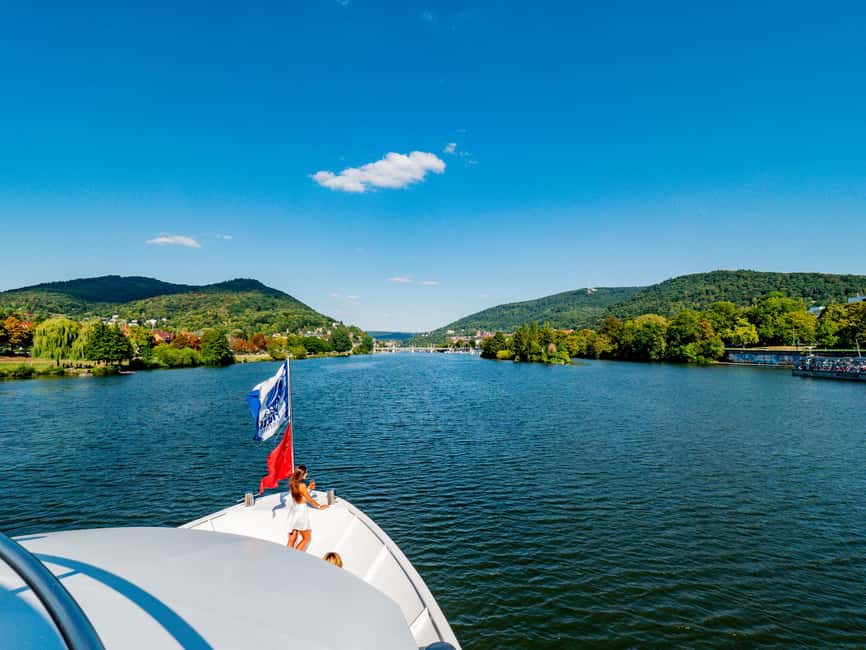 Heidelberg: Neckar River Sightseeing Cruise with a Drink - Commentary, languages, and the drink