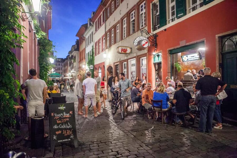 Heidelberg: Pub crawl through the old town including drinks - Walking the Old Town between drinks