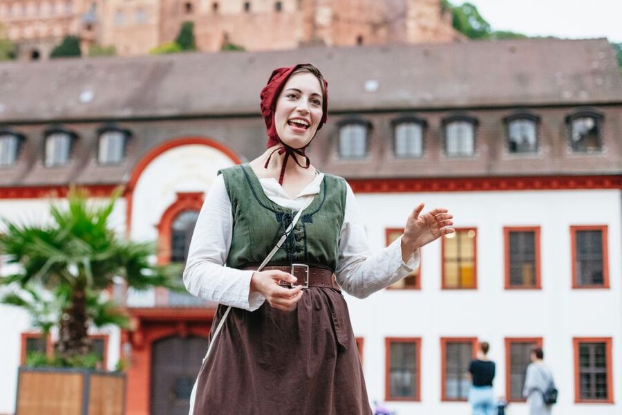 Heidelberg: Scary Tour with Hangman’s Daughter - Meeting the Hangman’s Daughter at Kornmarkt