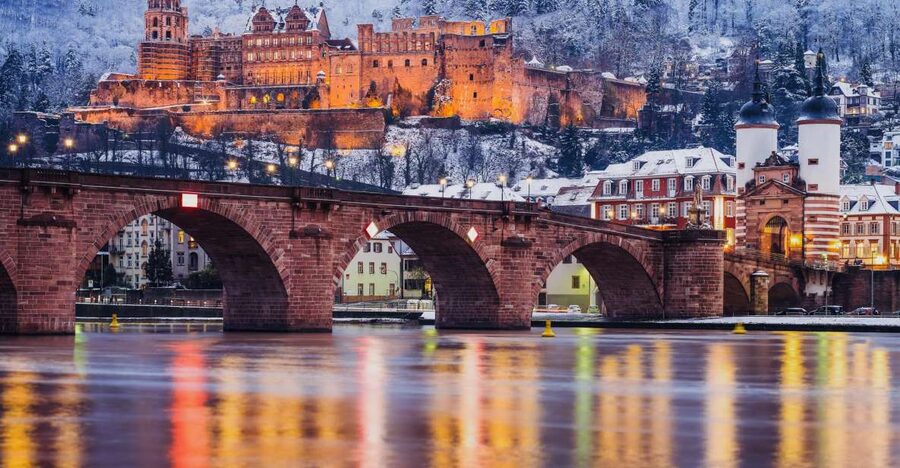 Heidelberg: Sightseeing Boat Tour with Mulled Wine - Choosing between the upper deck and heated cabin