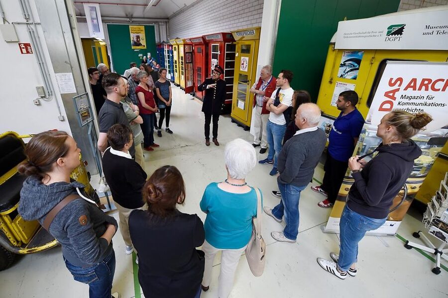 Heusenstamm:tour of the Depot of the museum of communication - From tube receivers to internet radio