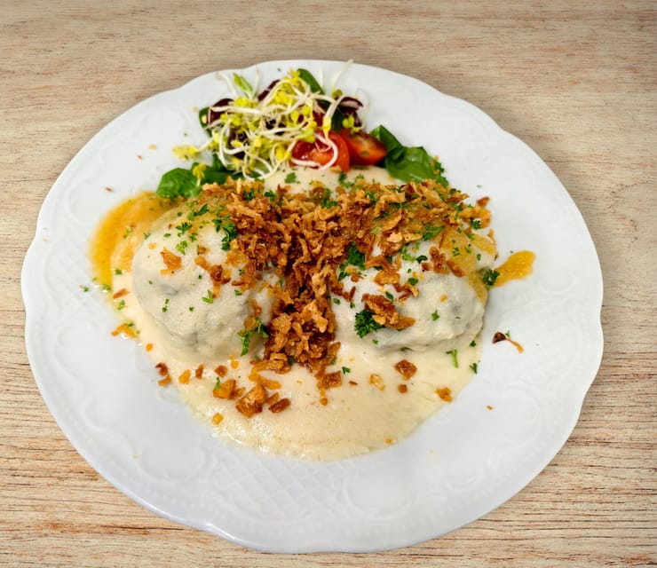 Historical tour of the old town including a Saxon dinner - Who should book this experience?