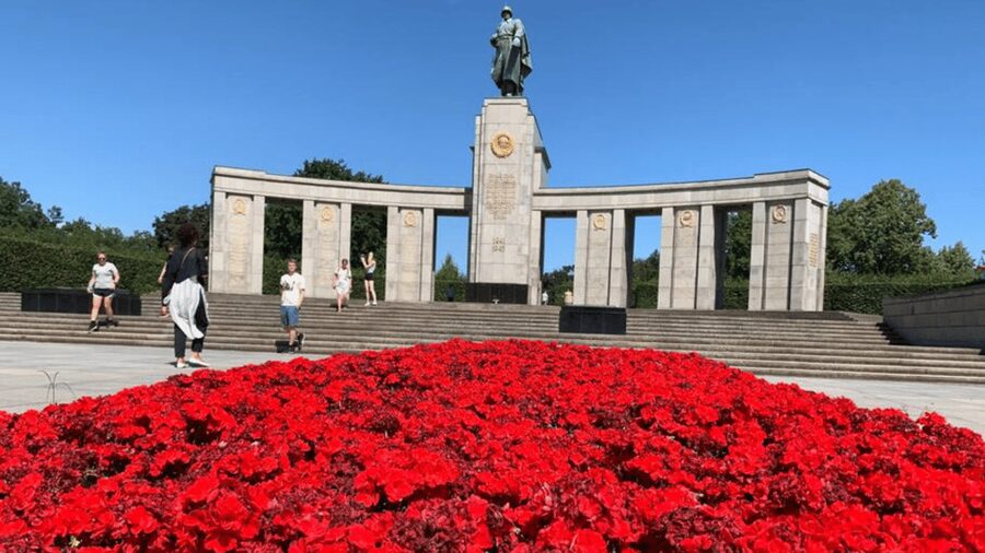 Hitler to Stalin - WWII & Cold War Tour (Small Group) - The guide makes the difference