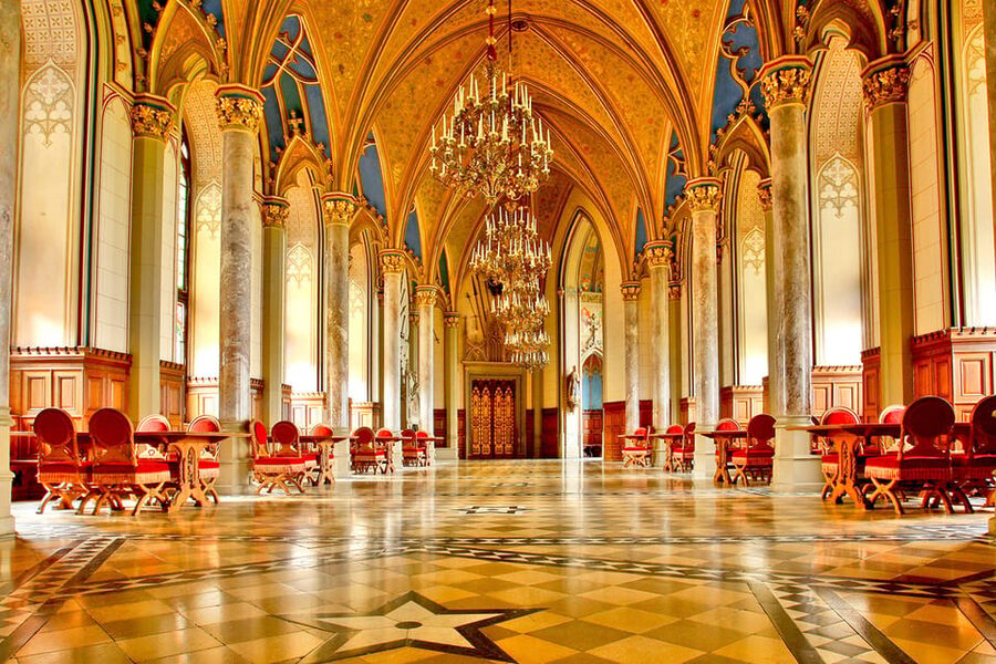 Hohenzollern Castle: Full-Day Tour from Frankfurt - From Hohenzollern family fortress to Prussian dynasty