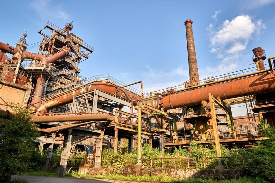 Hut tour Duisburg-Nord Landscape Park - Entering the Meiderich Ironworks at Duisburg-Nord
