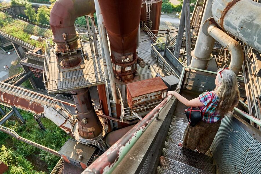 Hut tour Duisburg-Nord Landscape Park - Blast furnaces, pipes, and the scale of heavy industry