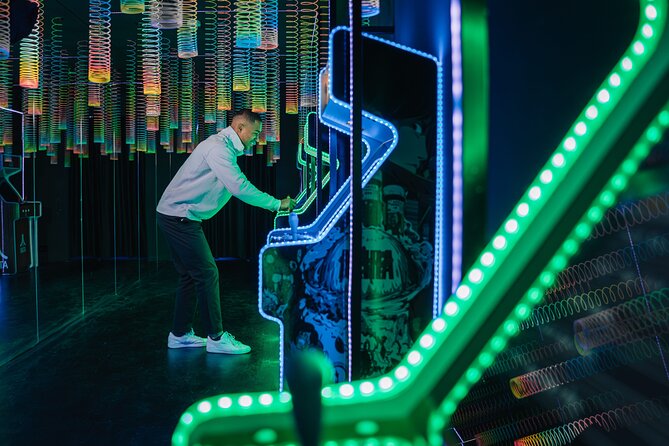 IKONO Berlin. Immersive Experience - The ball pit and arcade games add real play