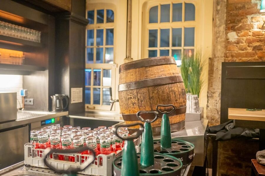 Informative and fun brewery tour in German, public - A social tour with a relaxed German-speaking guide