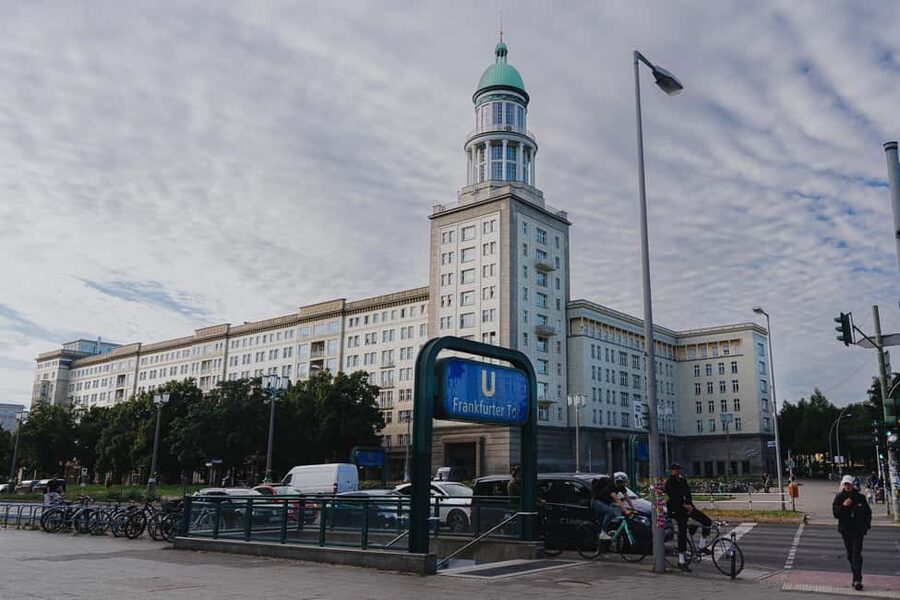 Karl-Marx-Allee Walking Tour: Berlin’s Socialist History - The first buildings and postwar modernism