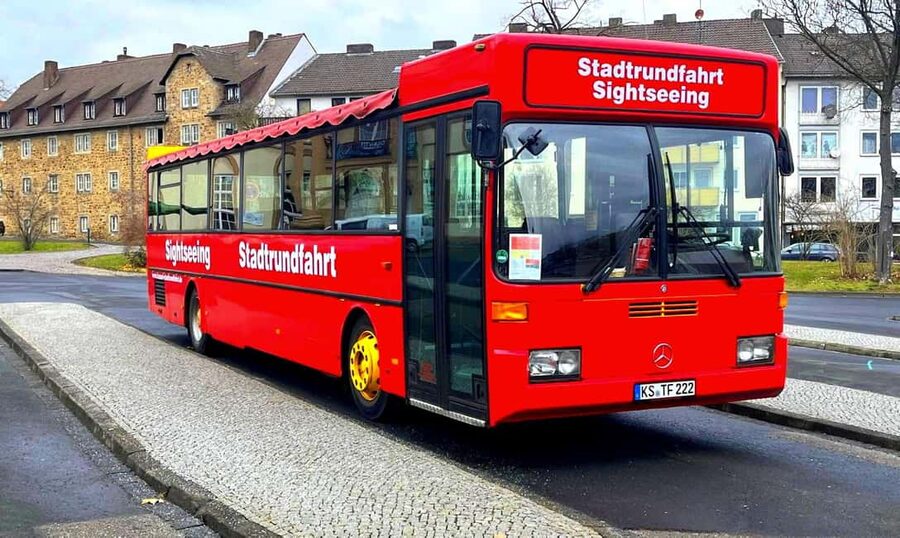 Kassel: City Tour and sightseeing in 8 Languages - Bahnhof Wilhelmshöhe and the road toward the castle