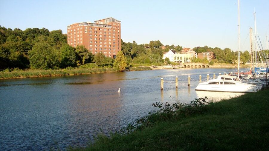 Kiel: City Highlights Express Walking Tour with a Local - What the guide adds