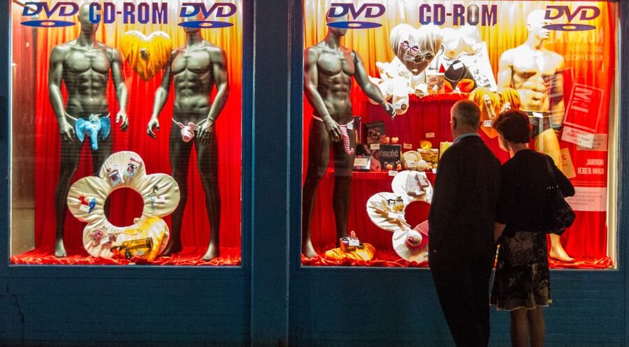 KIEZ SPEED TOUR/ADULTS ONLY - 1h - Spielbudenplatz and the public face of the Reeperbahn