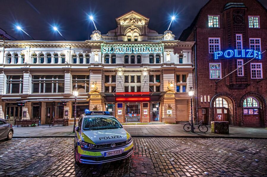 KIEZ SPEED TOUR/ADULTS ONLY - 1h - Millerntorplatz and the first look at St Pauli