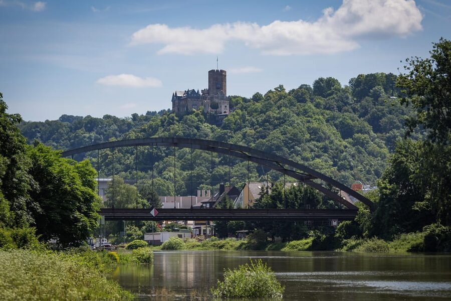 Koblenz: Rhine Valley Castles and Palaces Boat Tour - Commentary and language expectations