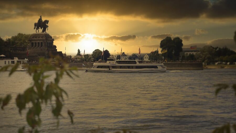 Koblenz: Sunset Boat Cruise - Setting off from Koblenz at 6 p.m.