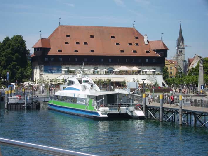 Konstanz: Private Stadtführung mit Weinprobe - Meeting the guide at the harbor clock