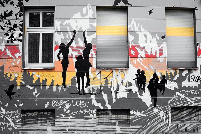 Kreuzberg Private Walking Tour: Immigrants, Artists & Hipsters - Street art, empty buildings, and creative space