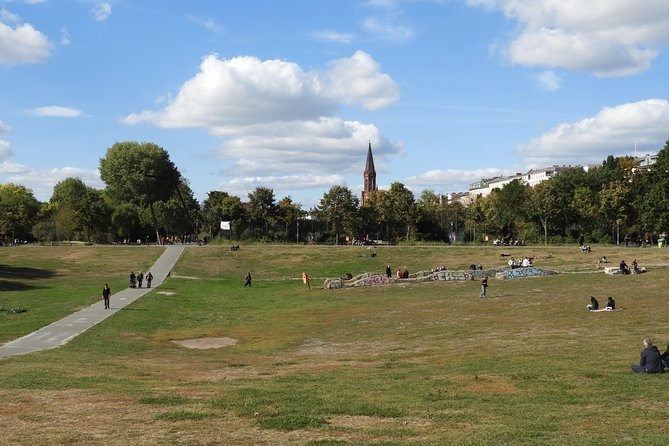 Kreuzberg Tour – Kriminell und kuschelig - What the guide adds to the experience