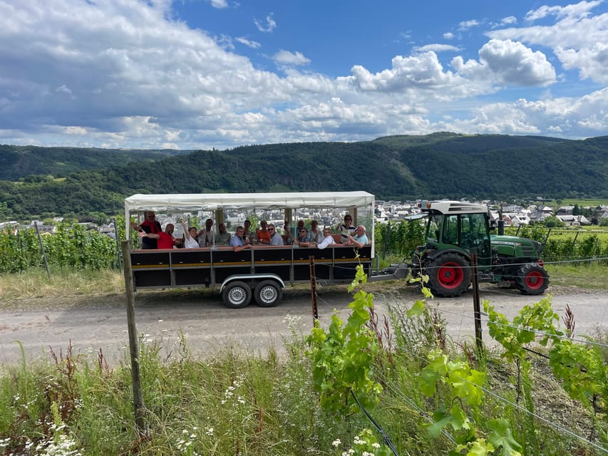 Kröv, Mosel: PLANWAGENFAHRT through the vineyards with wine tasting - Starting with Secco, then working through seven wines