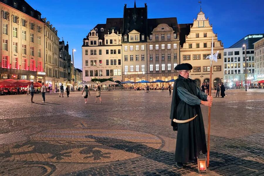 Leipzig: 1.5-Hour Public Tour with Night Watchman Bremme - The 1.5-hour pace and evening timing