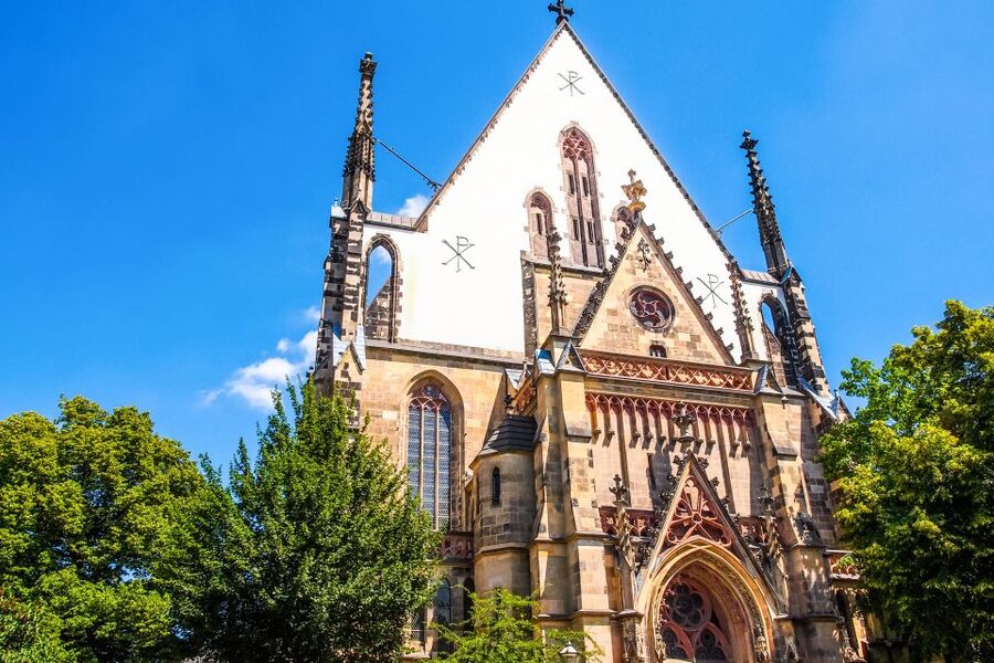 Leipzig: 2-Hour Guided Walking Tour in German - Augustus Square begins with Leipzig’s grand public face