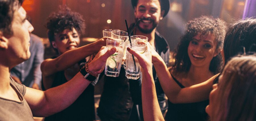Leipzig: Bar and Club Tour with Free Shots and VIP Entry - Four bars and one club, all in one Leipzig night
