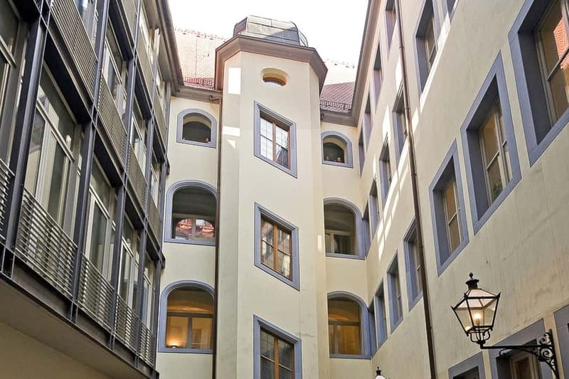 Leipzig: Courtyards, Houses, Trade - Passage Tour in German - Mädler Passage, the grand address
