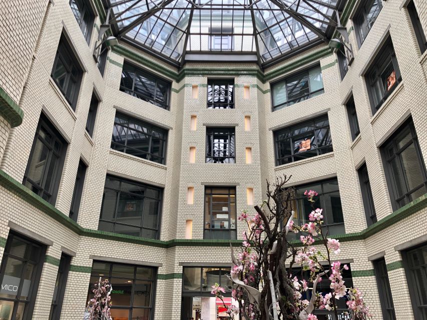 Leipzig: fresh city tour 2.0 - We bring history to life! - Passages and courtyards reveal a quieter side of Leipzig