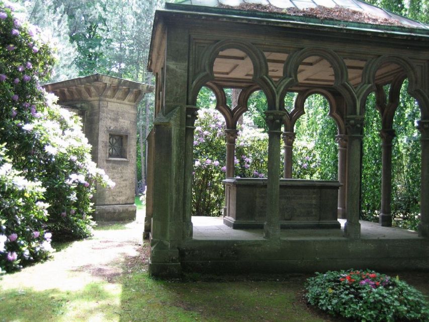 Leipzig: Guided Tour of the Southern Cemetery - Graves tied to Leipzig’s working life