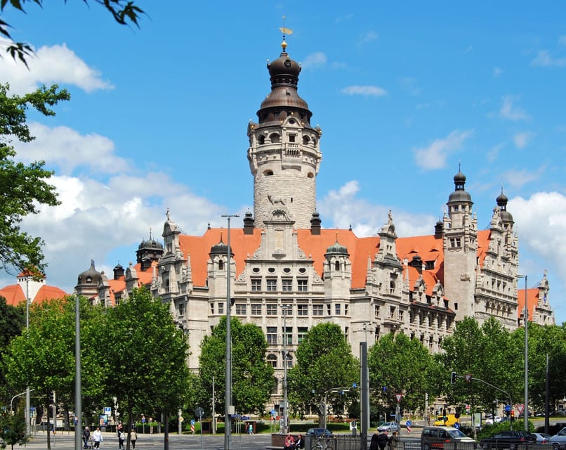 Leipzig: Guided tour through the New Town Hall - Meeting at Burgplatz and entering the civic palace