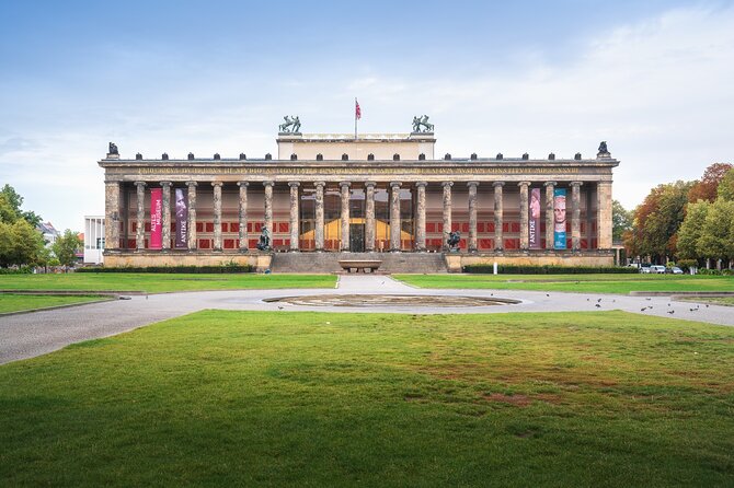 Love and War in Berlin: Self-Guided Story Puzzle Walk - Hamburg’s state representation and Berlin’s working government