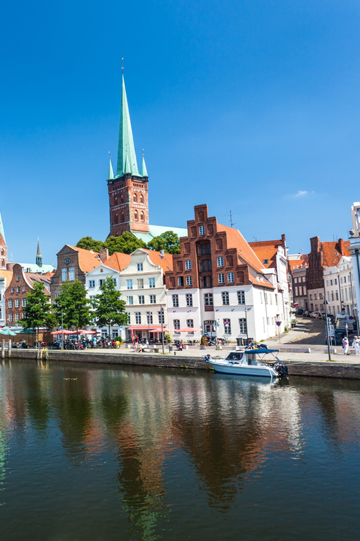 Lübeck: 1-Hour Splash Bus City Tour - Lübeck by road before the splash