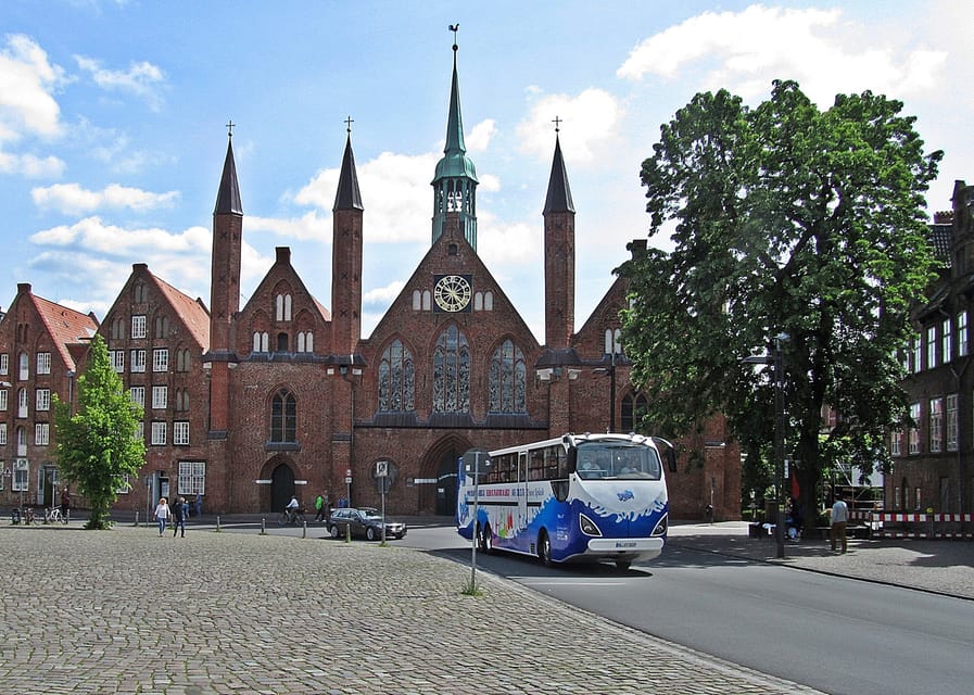 Lübeck: 1-Hour Splash Bus City Tour - Seeing Lübeck from the Trave