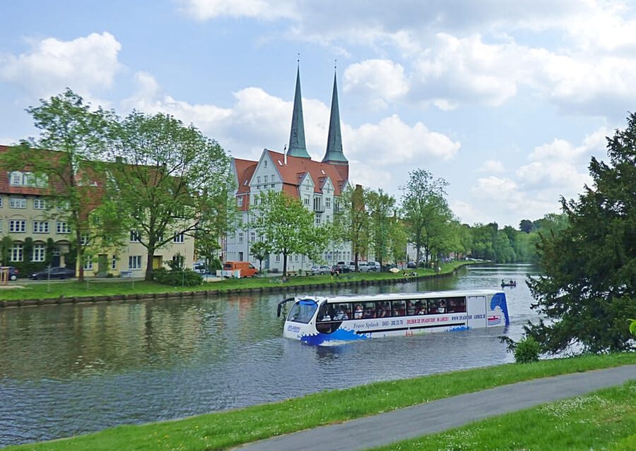 Lübeck: 1-Hour Splash Bus City Tour - What the live German commentary adds