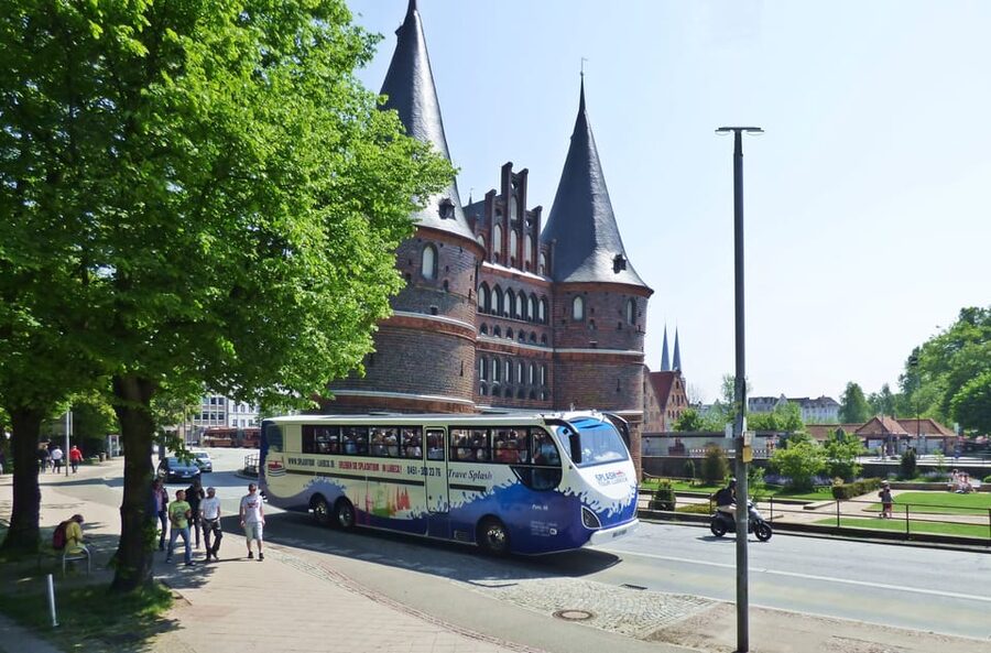 Lübeck: 1-Hour Splash Bus City Tour - Weather, windows, and the practical side