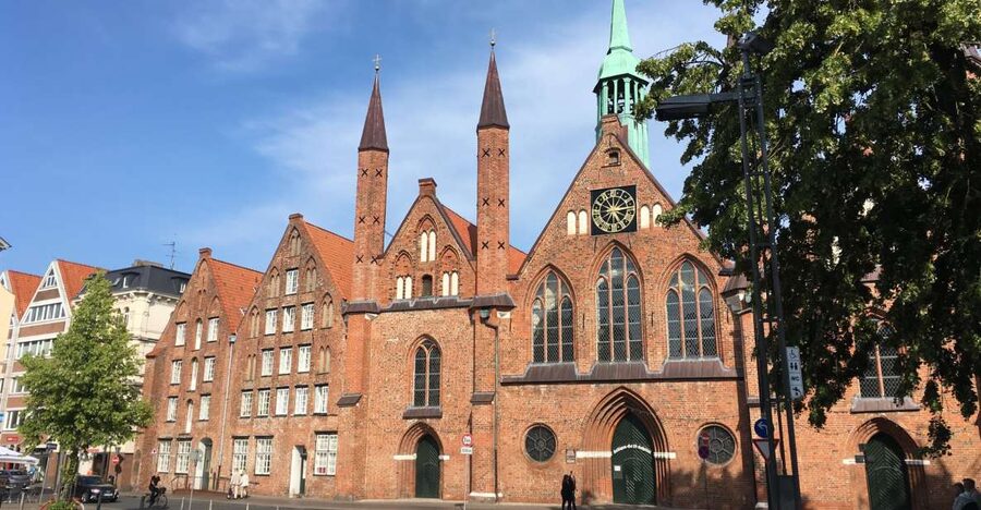 Lübeck: Backyards and Town Houses Private Guided Tour - Finishing at Heiligen-Geist-Hospital