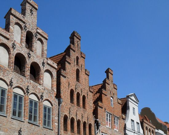 Lübeck: Classic Tour of the Hanseatic City - Starting beside the Holsten Gate