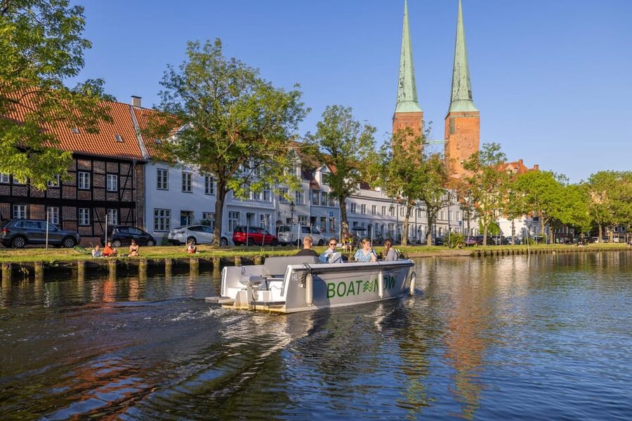 Lübeck: Electric Boat Rental - without driving licence - Why Lübeck looks different from the water