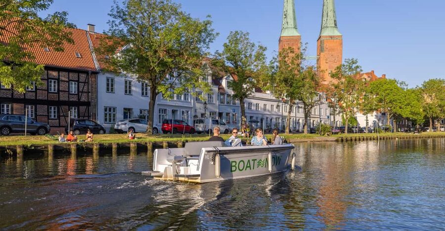 Lübeck: Electric Boat Rental - without driving licence - Price, group size, and overall value